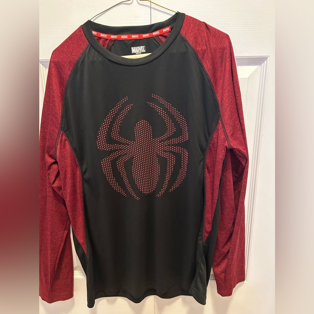 Men’s Marvel shirt - As New - size Medium